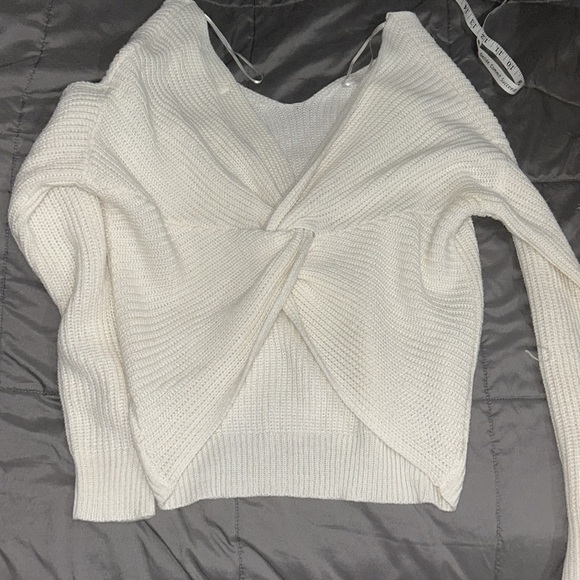 Knot back sweater - Picture 3 of 4